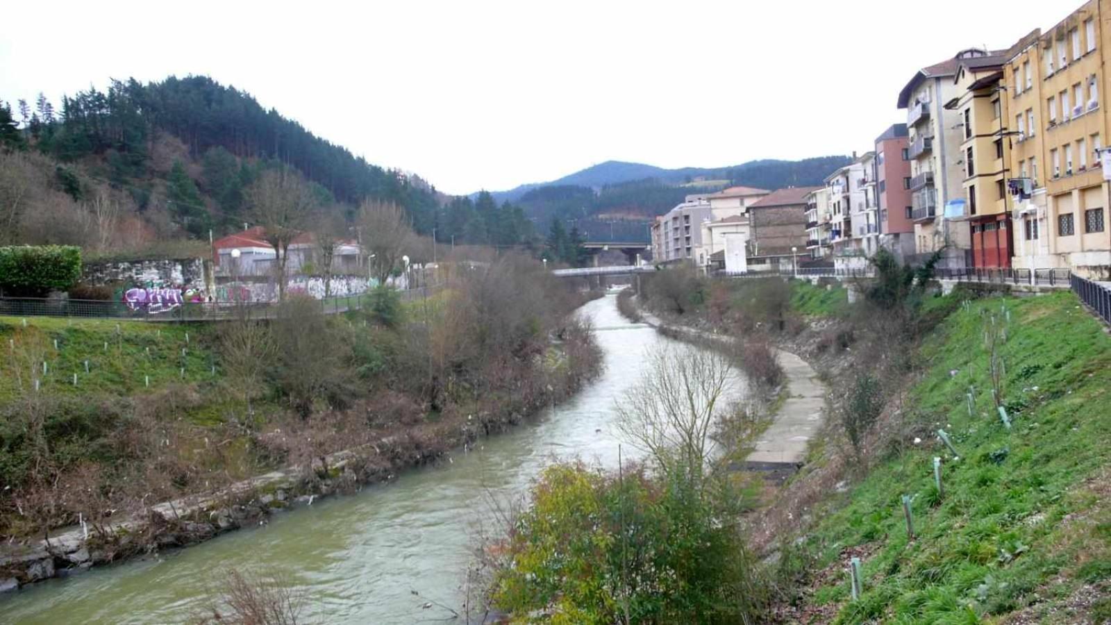 Ugao-Miraballes Piso Rio Nervion 15 Minutos Bilbao 아파트 외부 사진